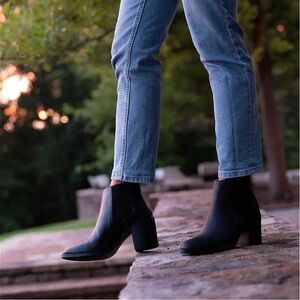 Nisolo heeled Chelsea boots